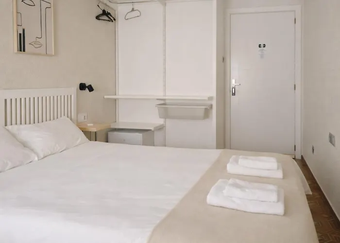 Casa Mila Sv19 Guesthouse 2* 阿利坎特